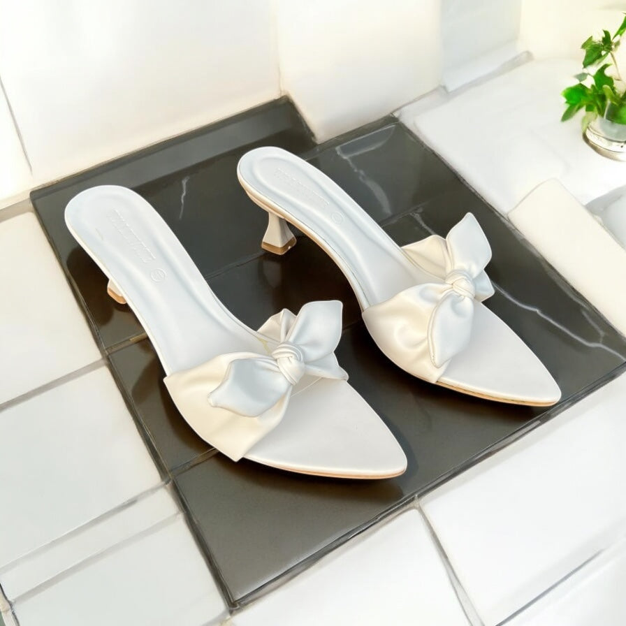 Pointed-Toe Bowknot Heel
