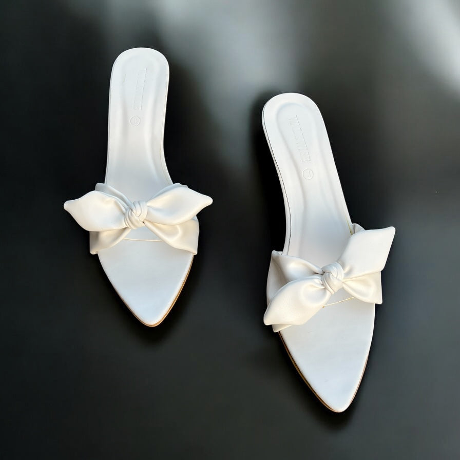 Pointed-Toe Bowknot Heel