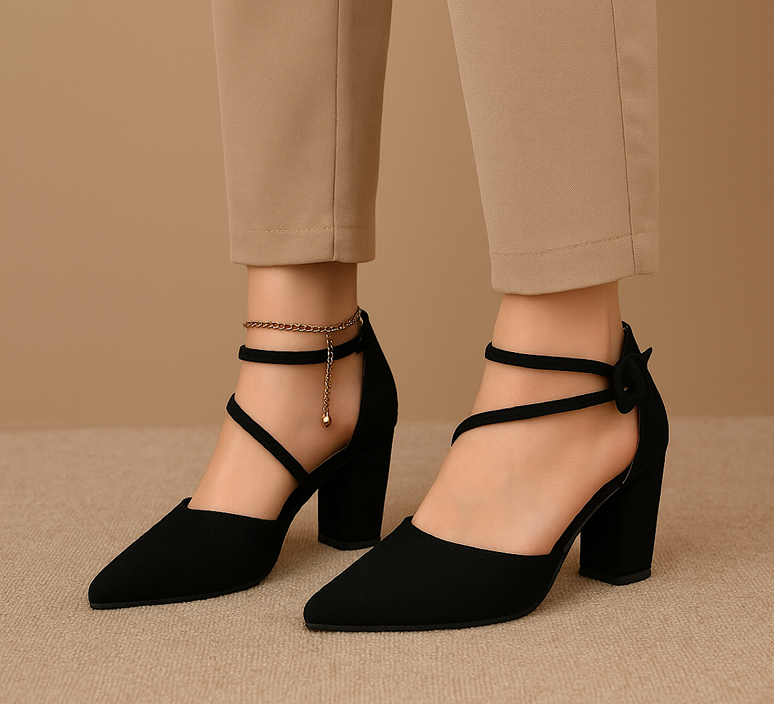 Moon Noir Elegance Black Pointed Heel