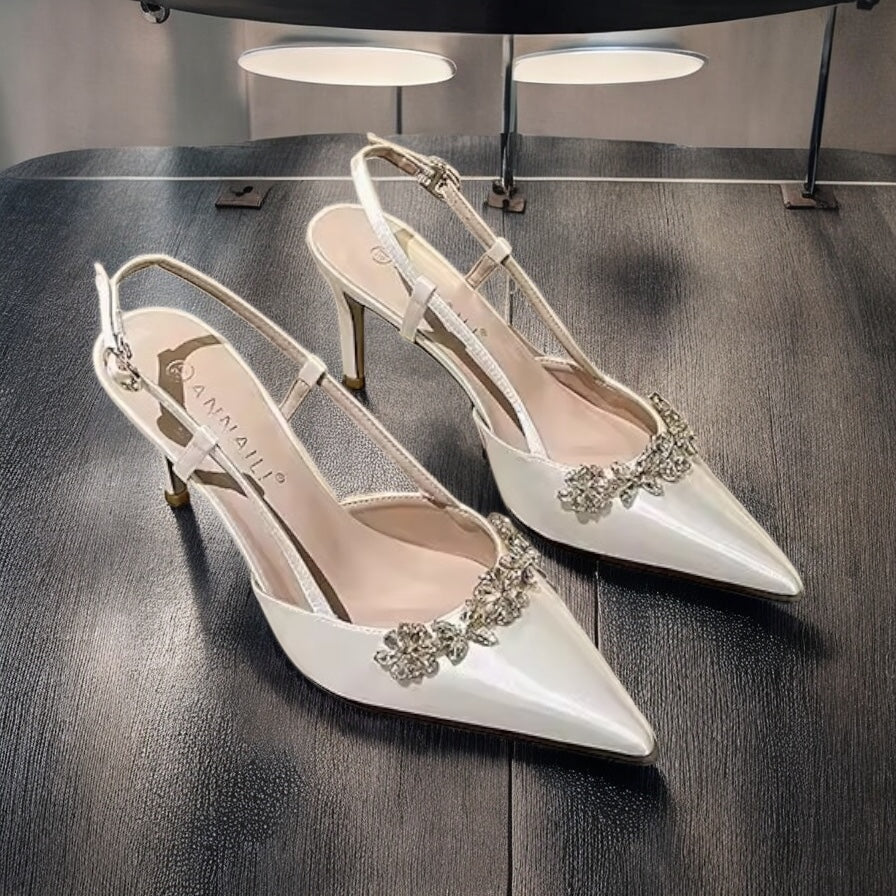 Royal Brooch Pointed Heel